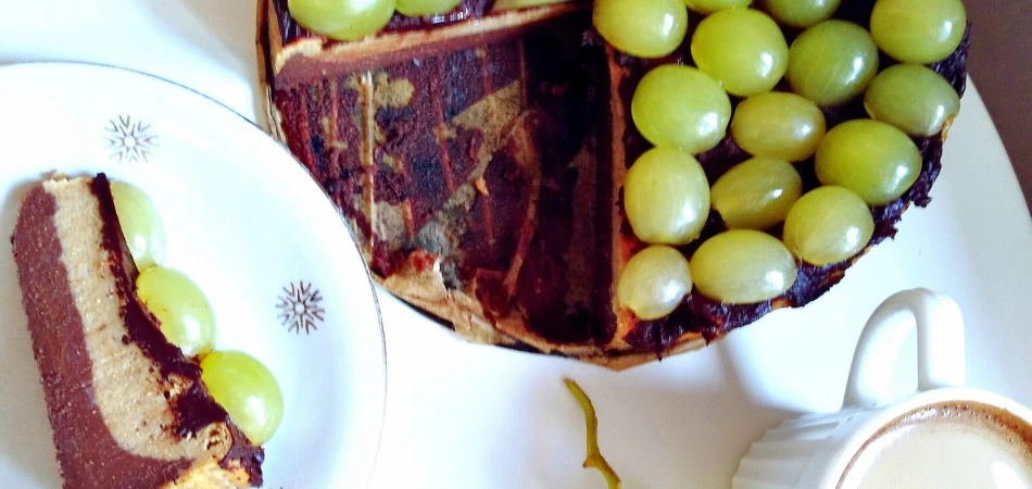 Jagielnik czekoladowo-waniliowy z winogronami