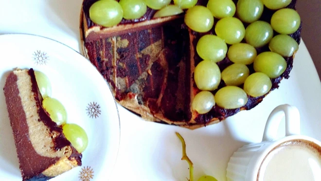 Jagielnik czekoladowo-waniliowy z winogronami