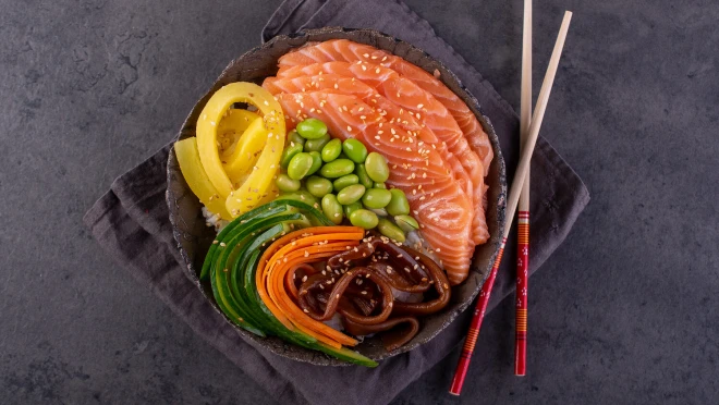 Chirashi zushi – sushi bez zawijania