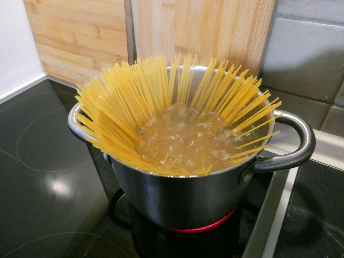 Gotowanie makaronu spaghetti