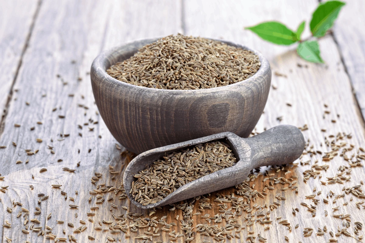 Kminek w drewnianej misce