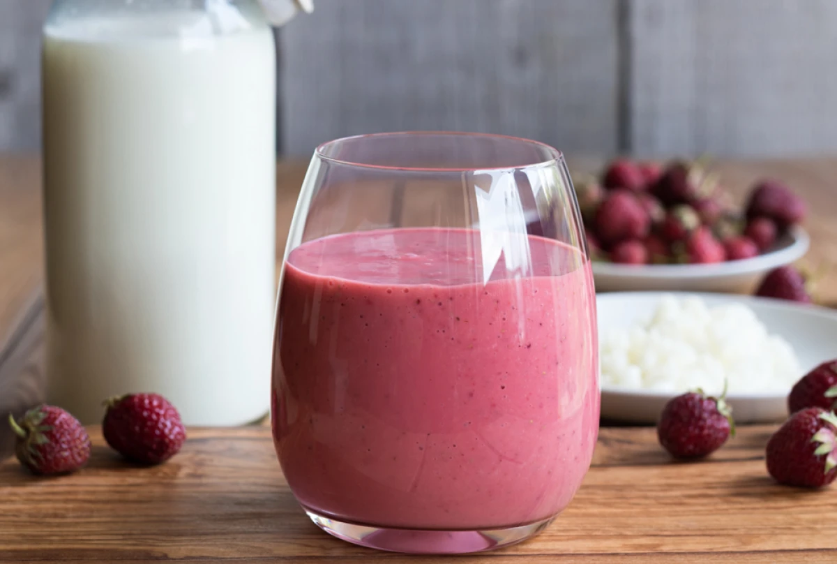 Koktajl z kefiru i truskawek