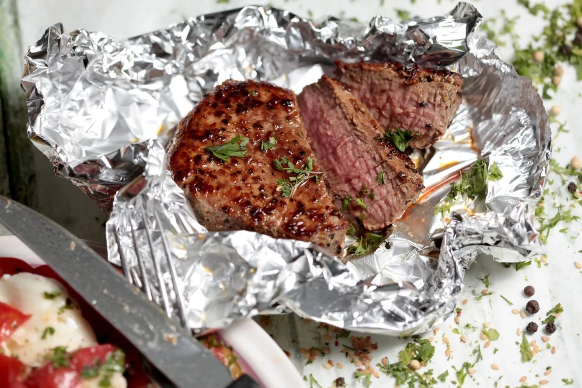 Mięso grillowane w folii aluminiowe