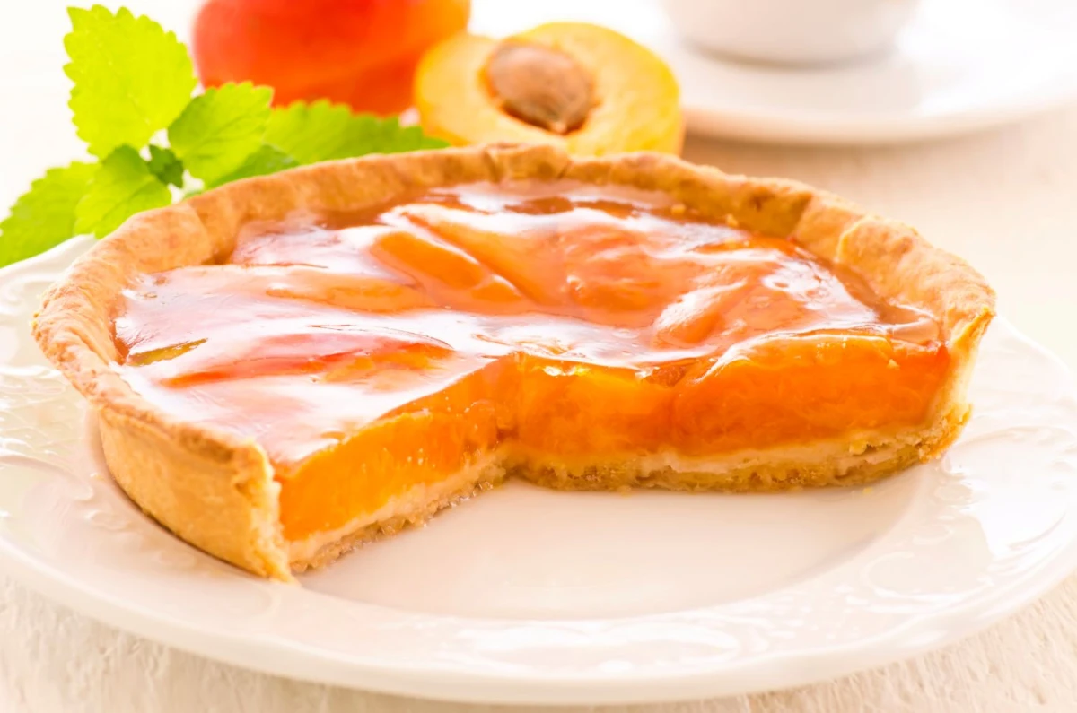 Placek z brzoskwiniami i galaretką