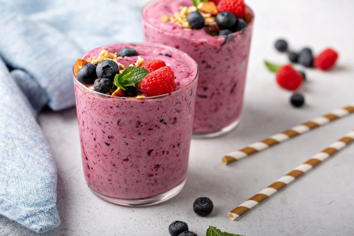 Smoothie jagodowe z płatkami owsianymi