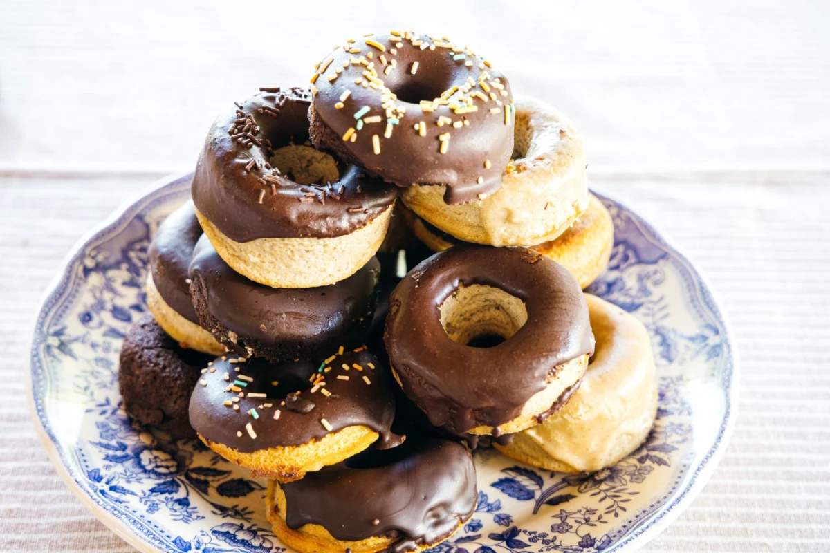 Pączki z dziurką w polewie czekoladowej