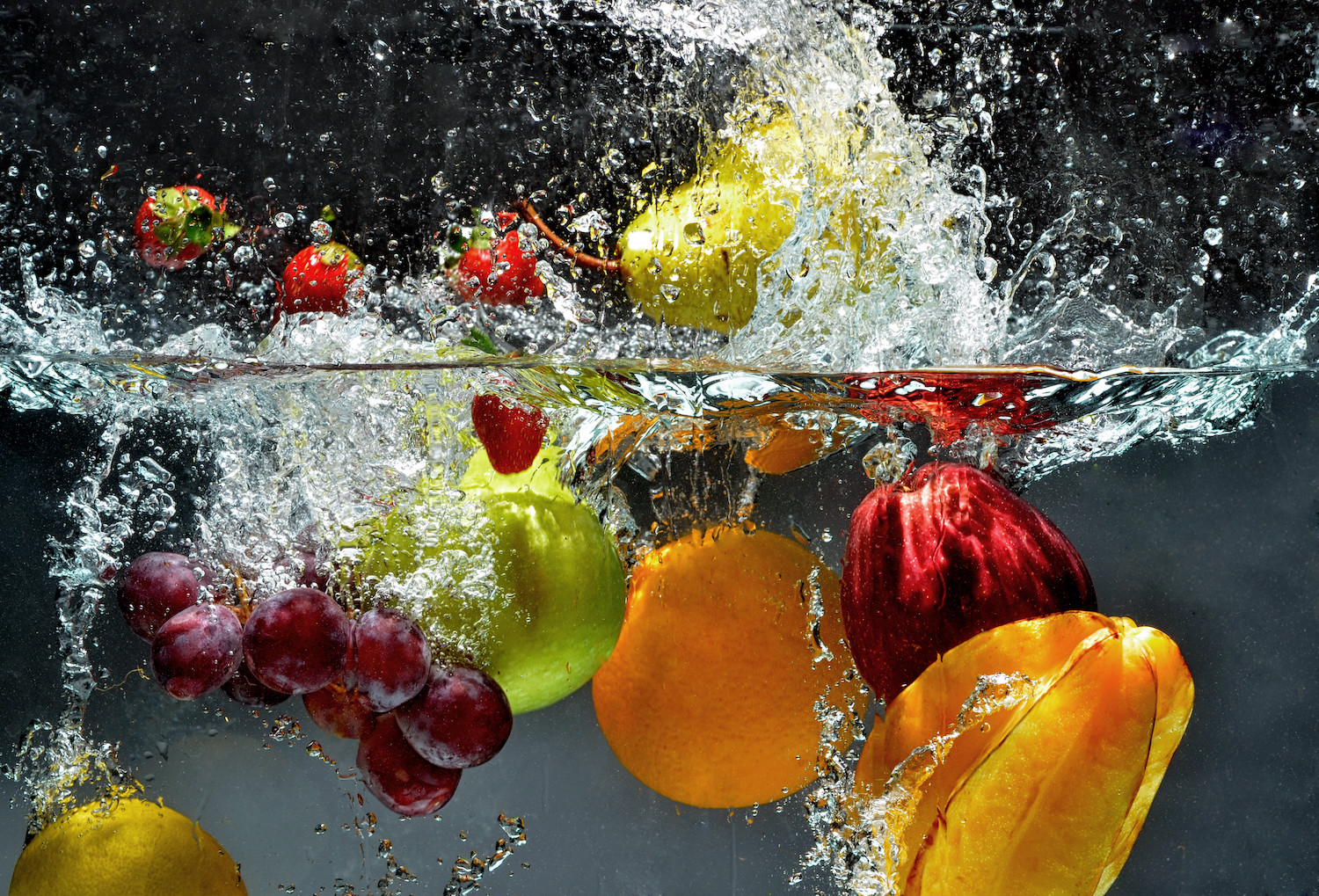 Zdrowe jedzenie to czyste jedzenie. Jak prawidłowo myć owoce i warzywa?