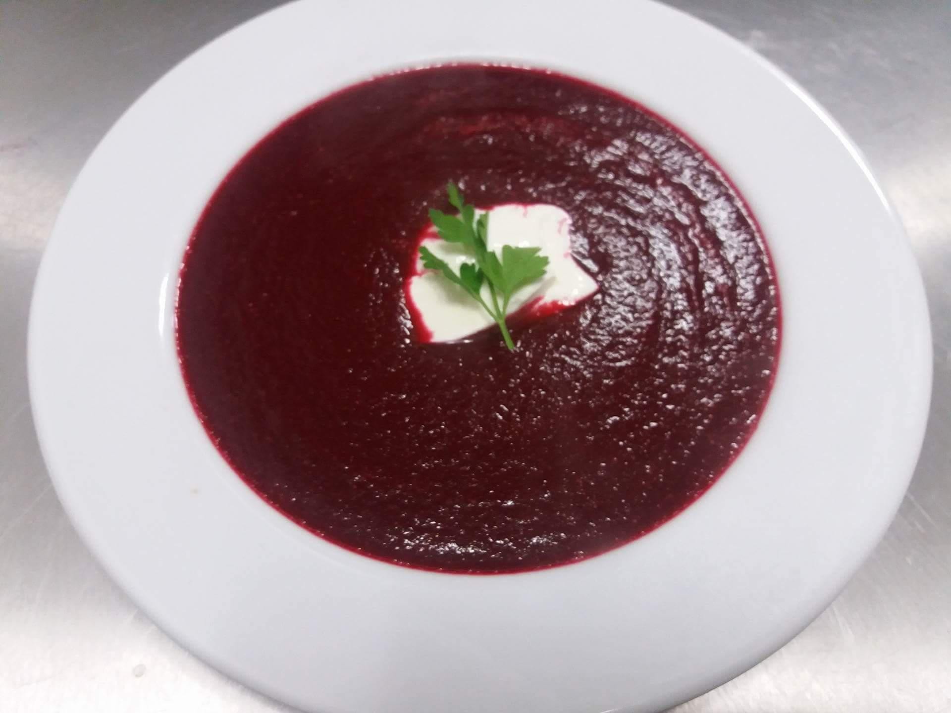 Zupa krem z czerwonego buraka z nutą pożeczki