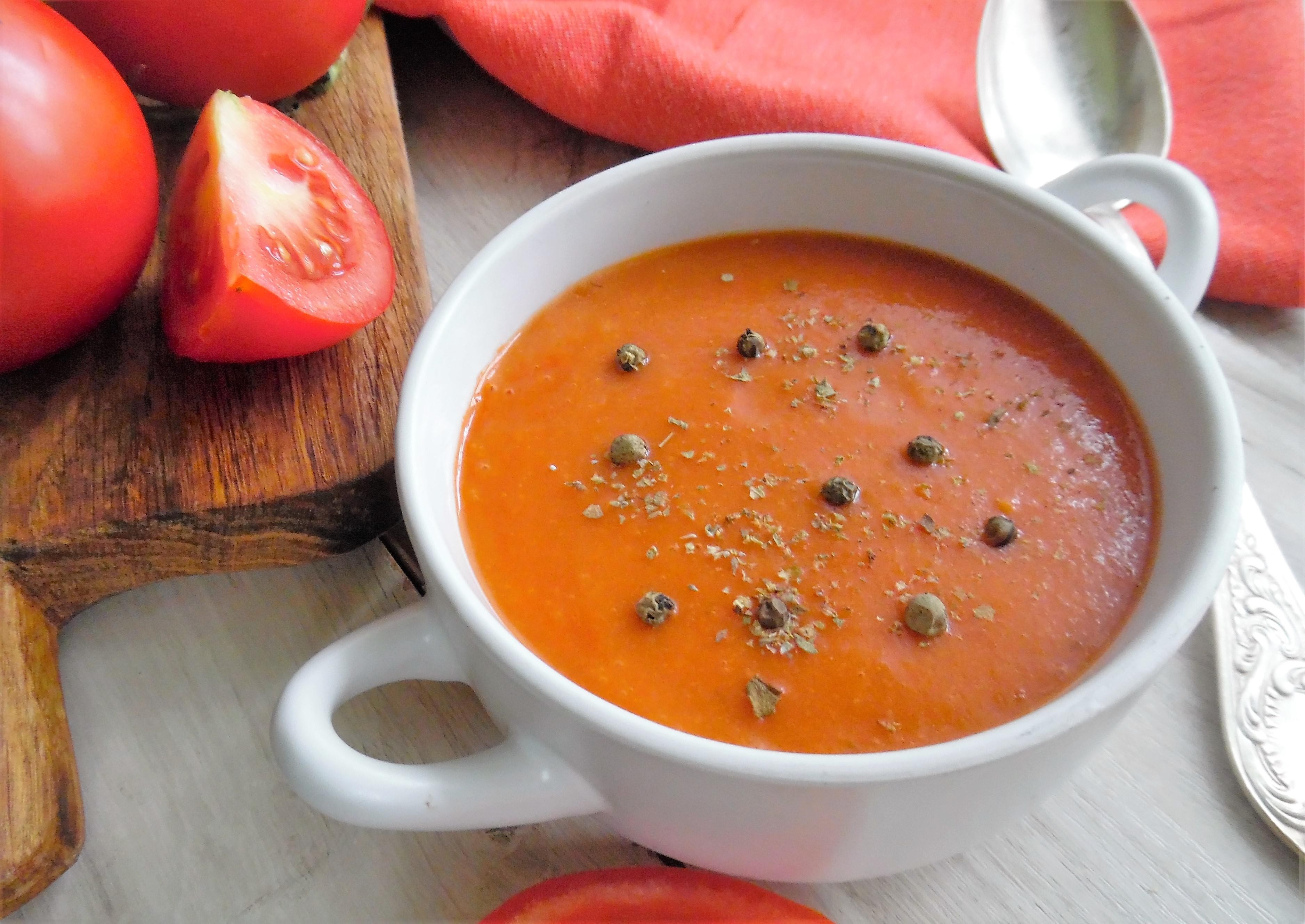 Wytrawna zupa pomidorowa na ostro