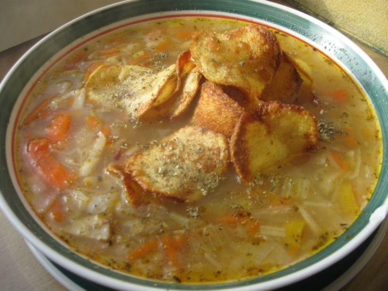 Zupa żur z majerankowymi chipsami