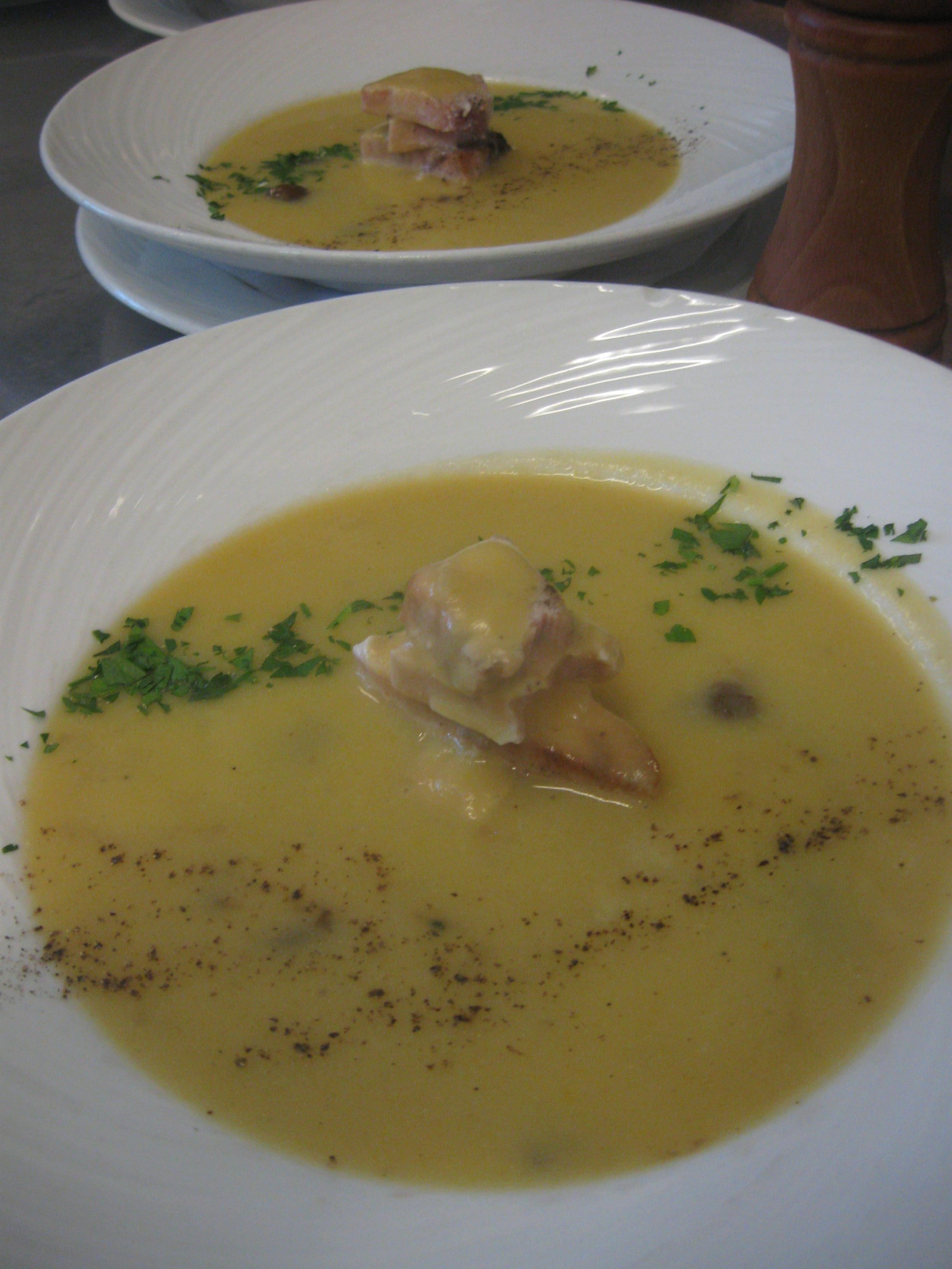Zupa krem z ziemniaków i prawdziwków z wędzoną makrelą