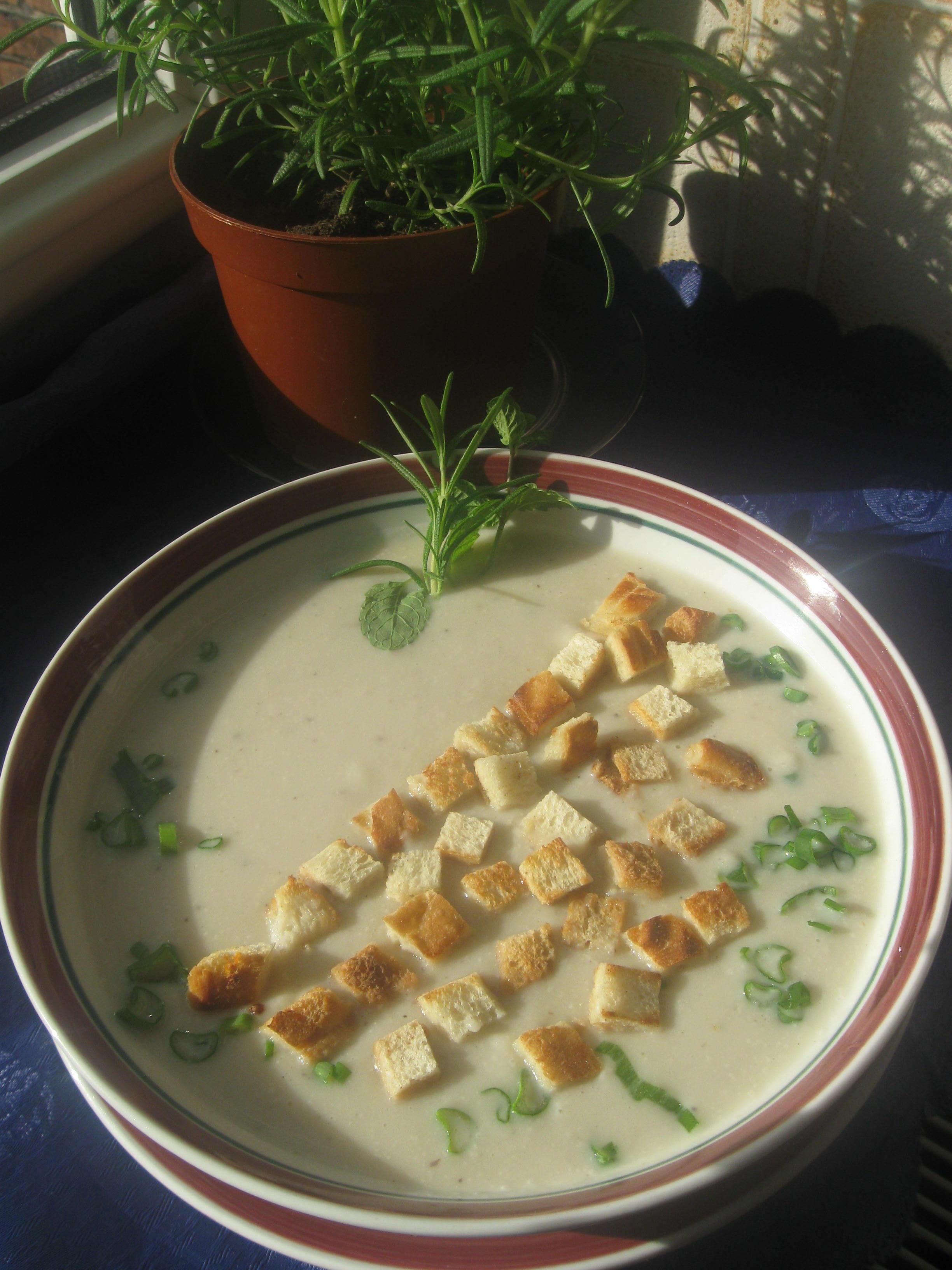 Krem z białych warzyw ze szczypiorkiem