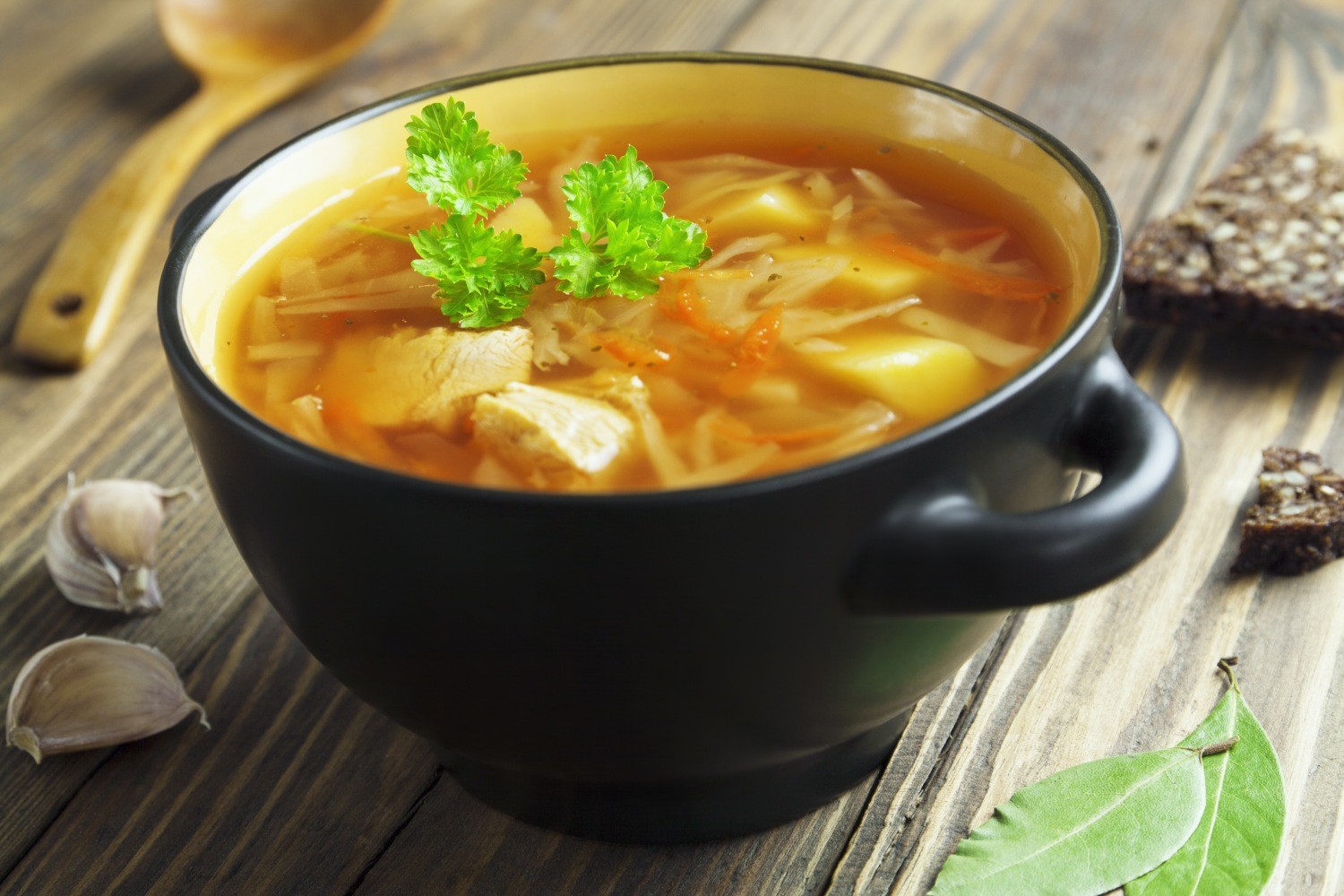 Zupa z kapusty pekińskiej z mięsnymi kuleczkami 