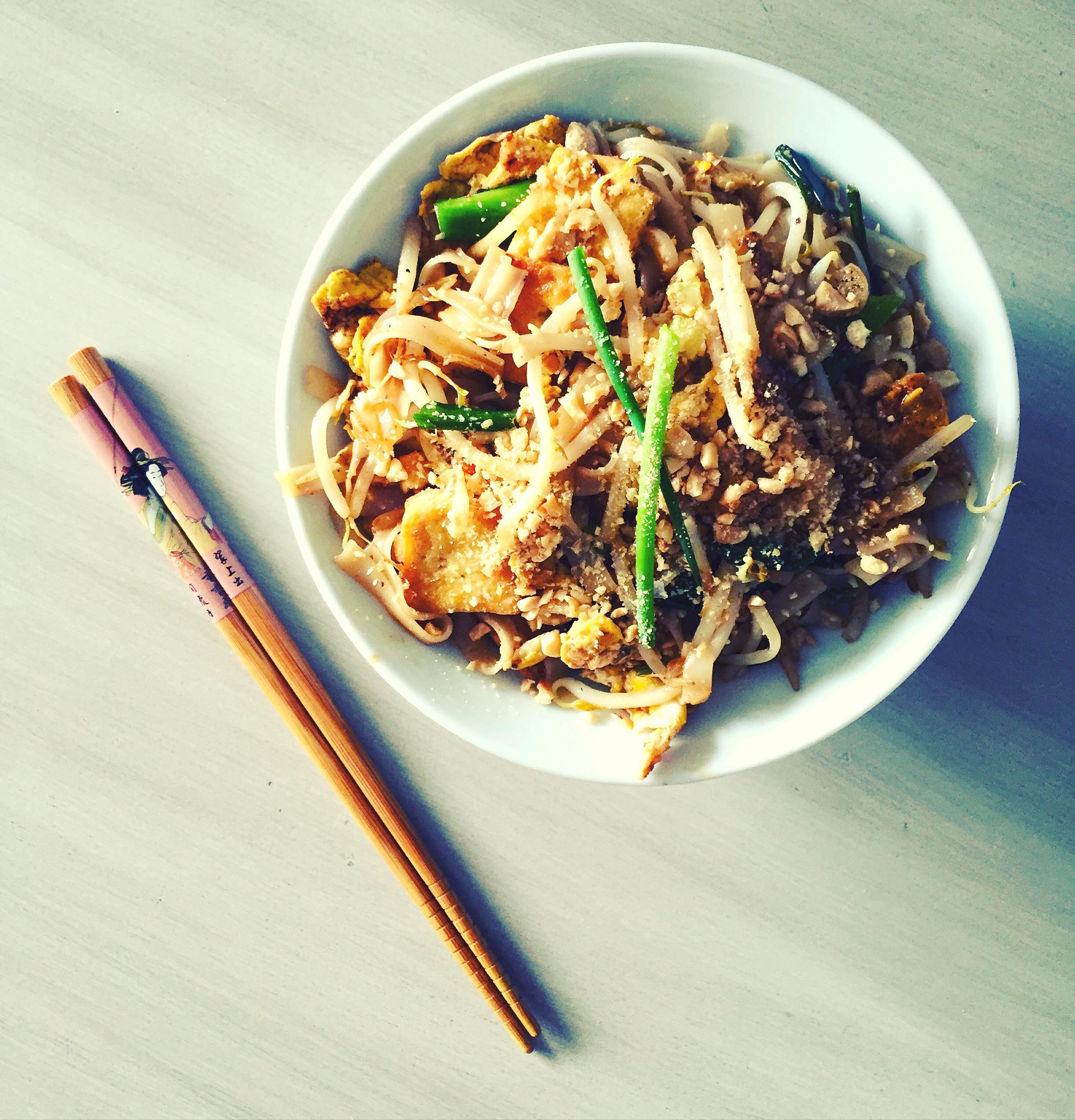 Pad Thai ze złocistym tofu