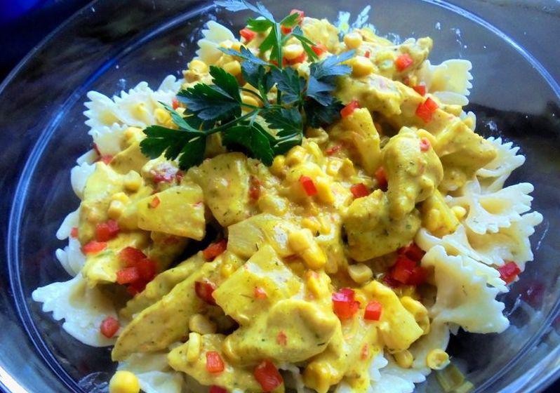 Kurczak w curry z ananasem         
