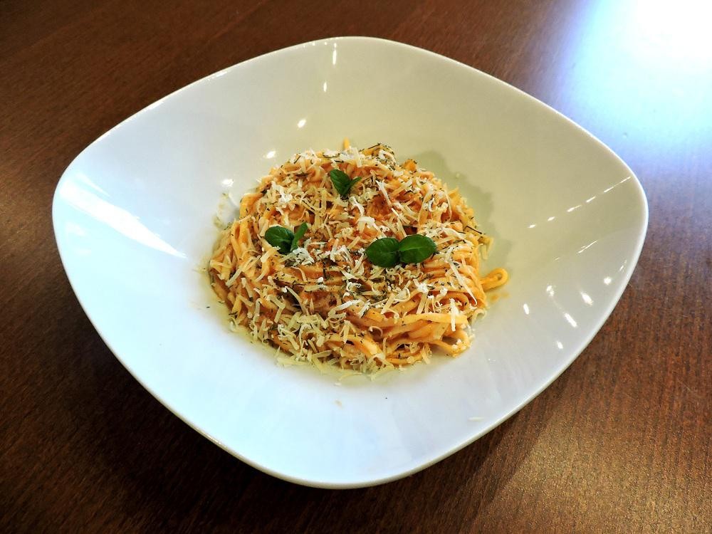 Spaghetti po neapolitańsku