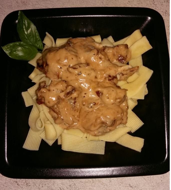 Tagiatelle z suszonymi pomidorami