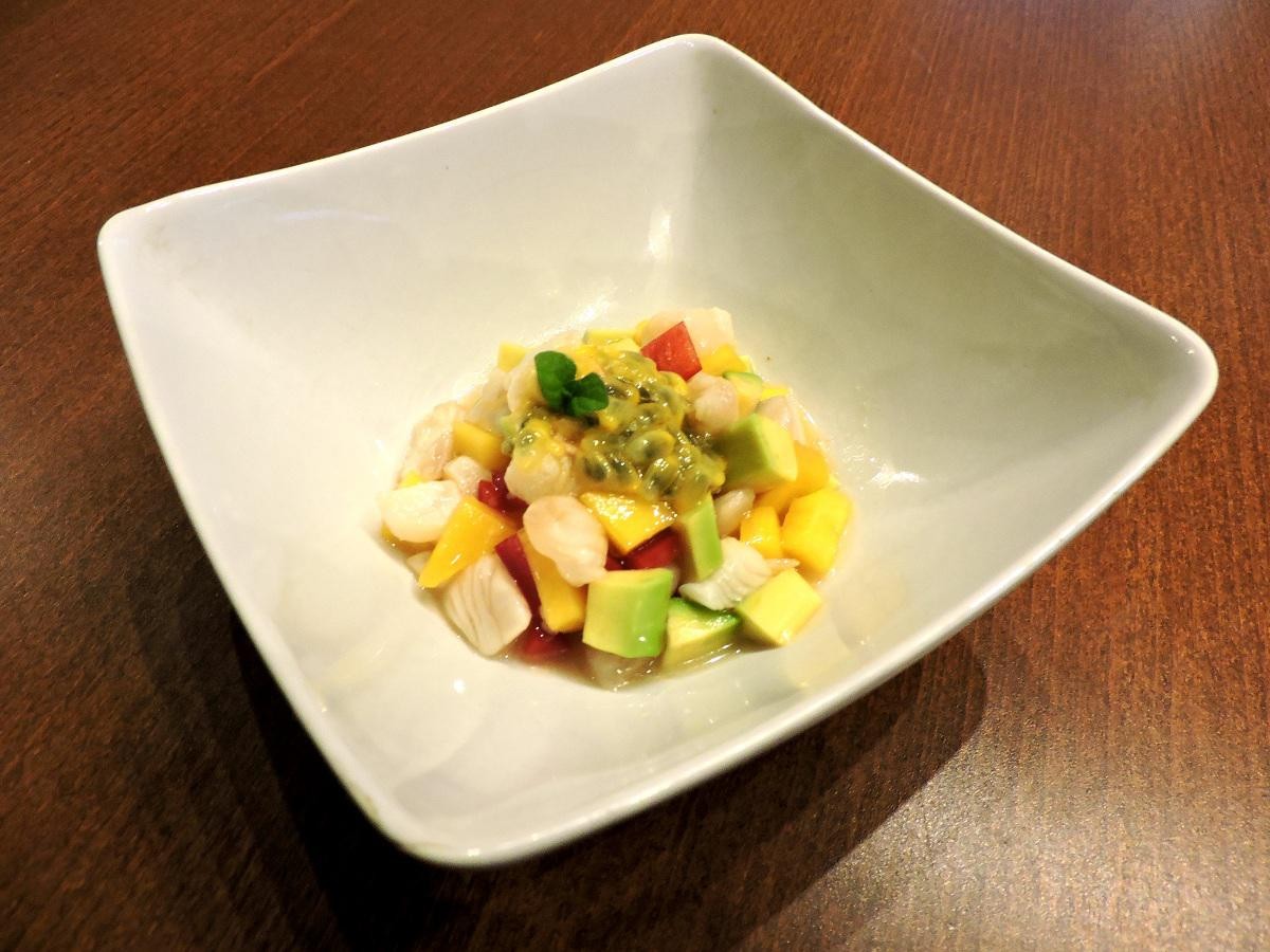 Egzotyczna sałatka z dorsza (ceviche)
