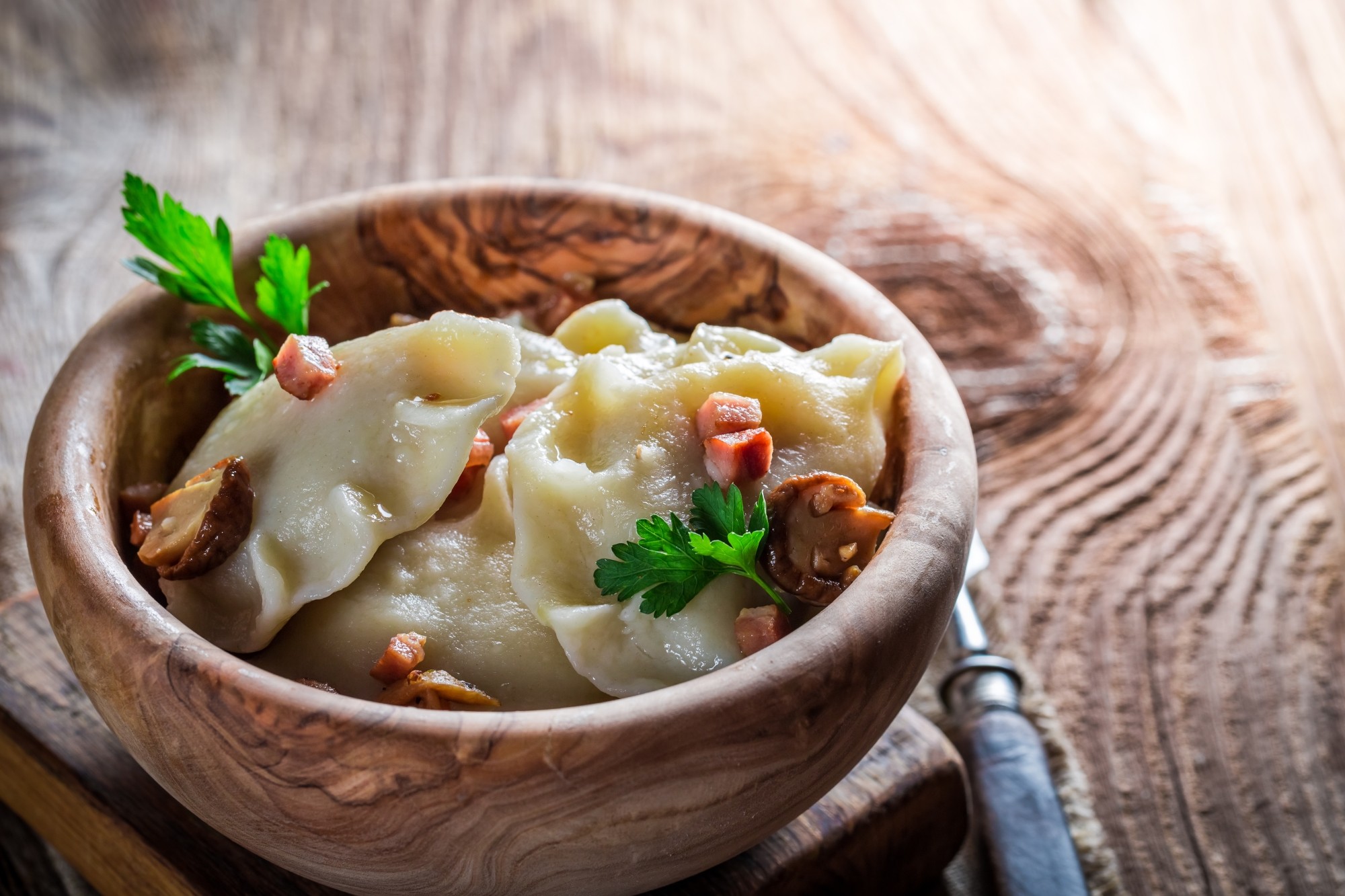Drożdżowe pierożki z pieczarkami