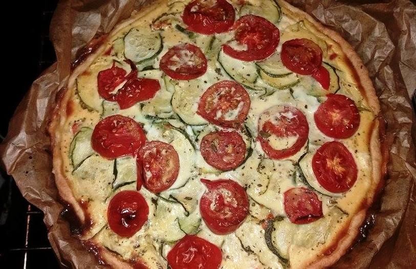 Wytrawna tarta z cukinią,pomidorami i serem Feta..