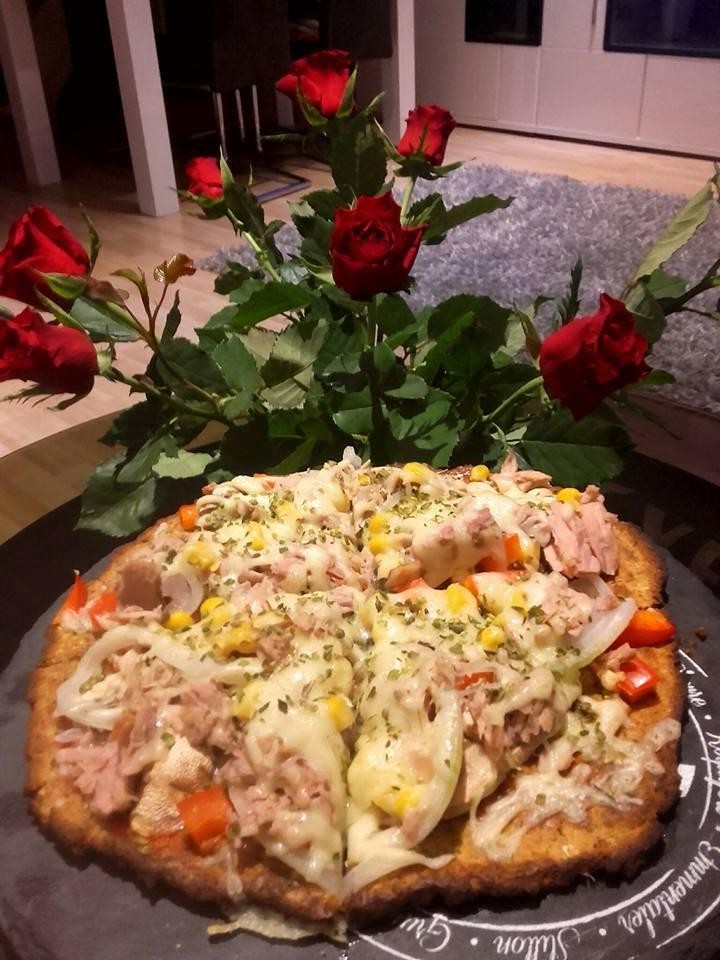 Chrupiaca pizza z kalafiora