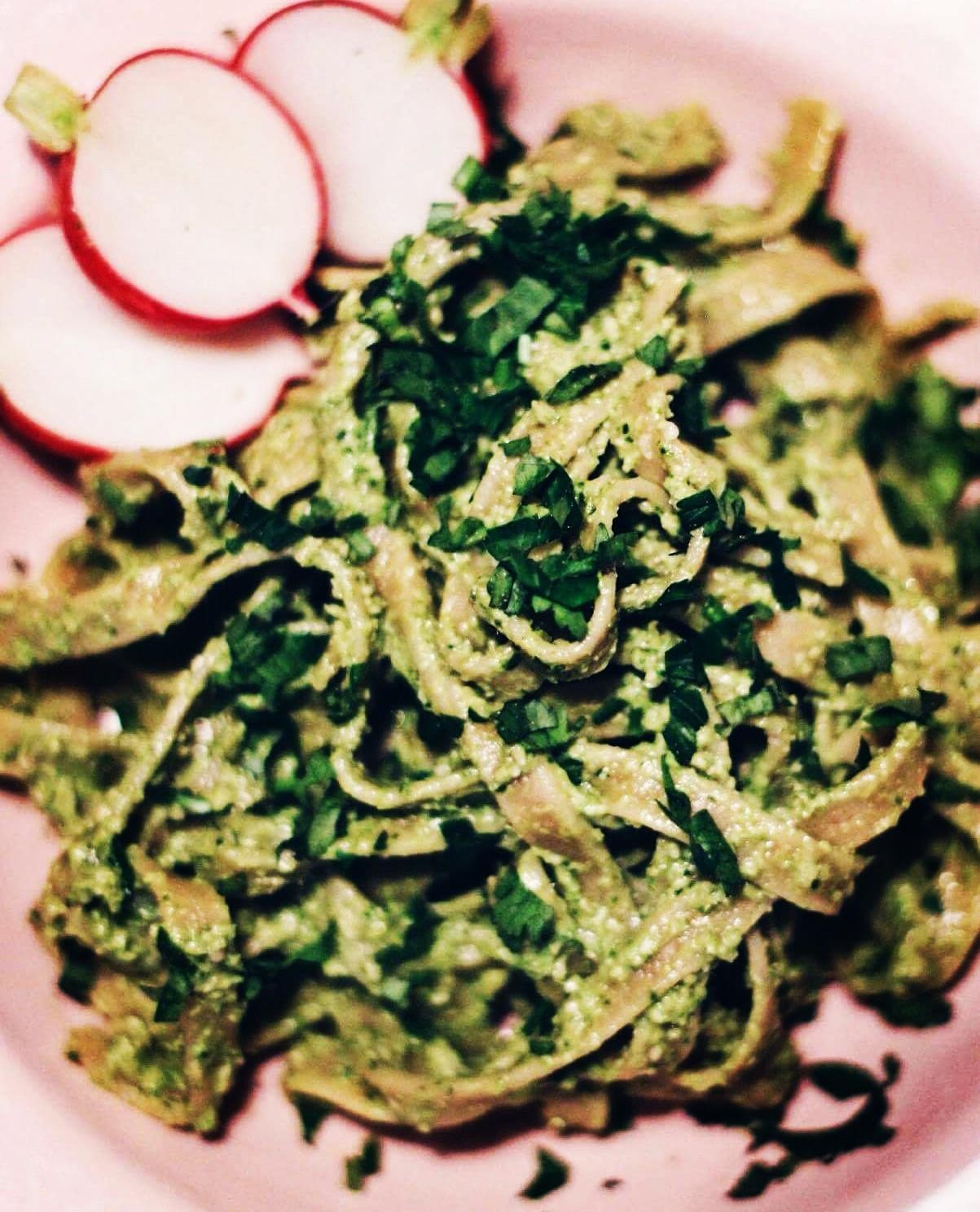 Pesto z liści rzodkiewek