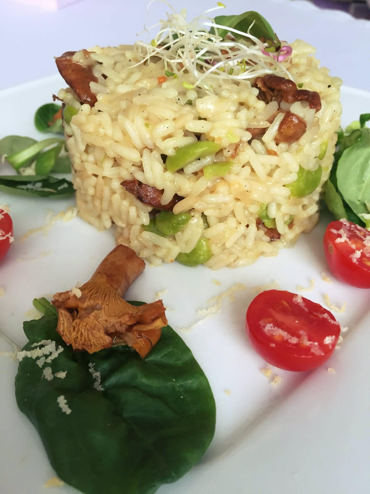 Risotto z kurkami, bobem i serem wędzonym 