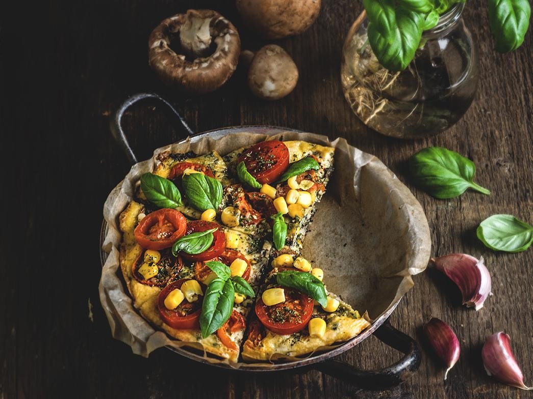 Frittata z jarmużem i pieczarkami