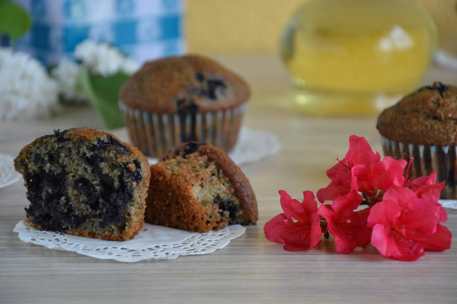 Muffinki razowe z jagodami