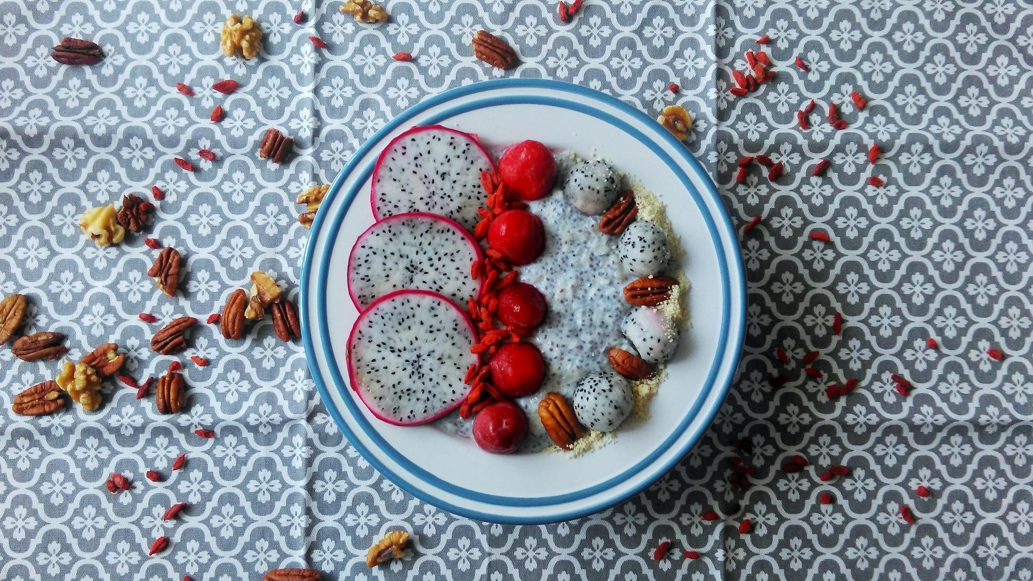 Chia z owocami 