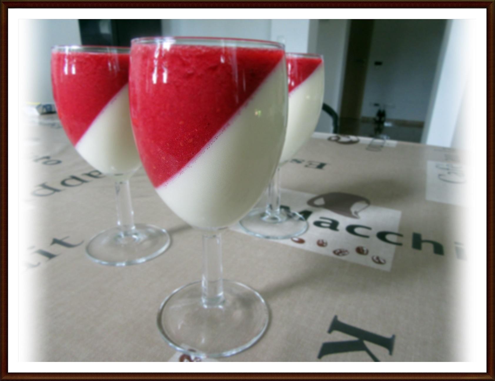 panna cotta z malinami