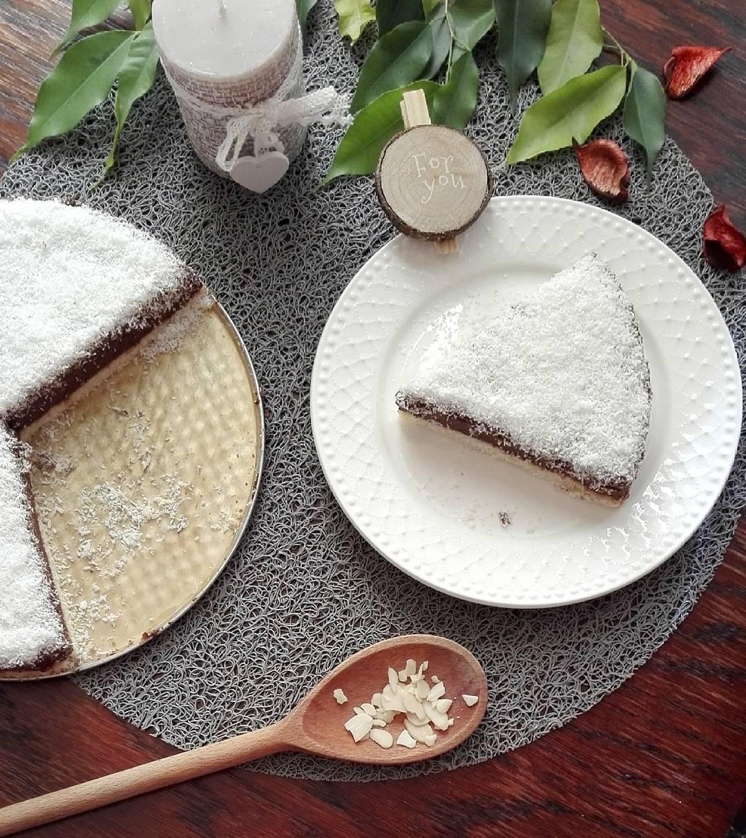 Ciasto czekoladowe na kokosowympewno spodzie