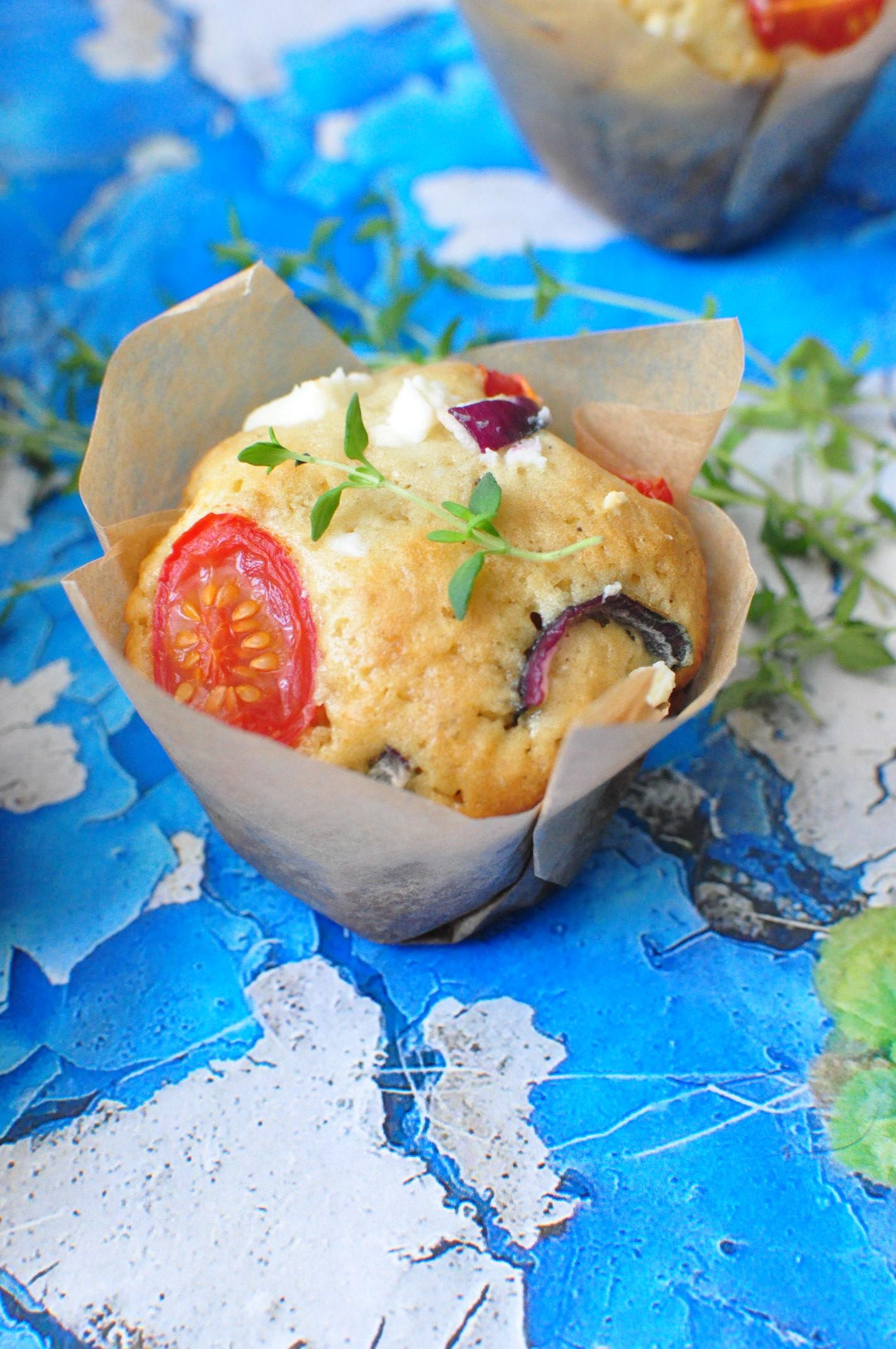 wytrawne muffiny z pomidorami i fetą