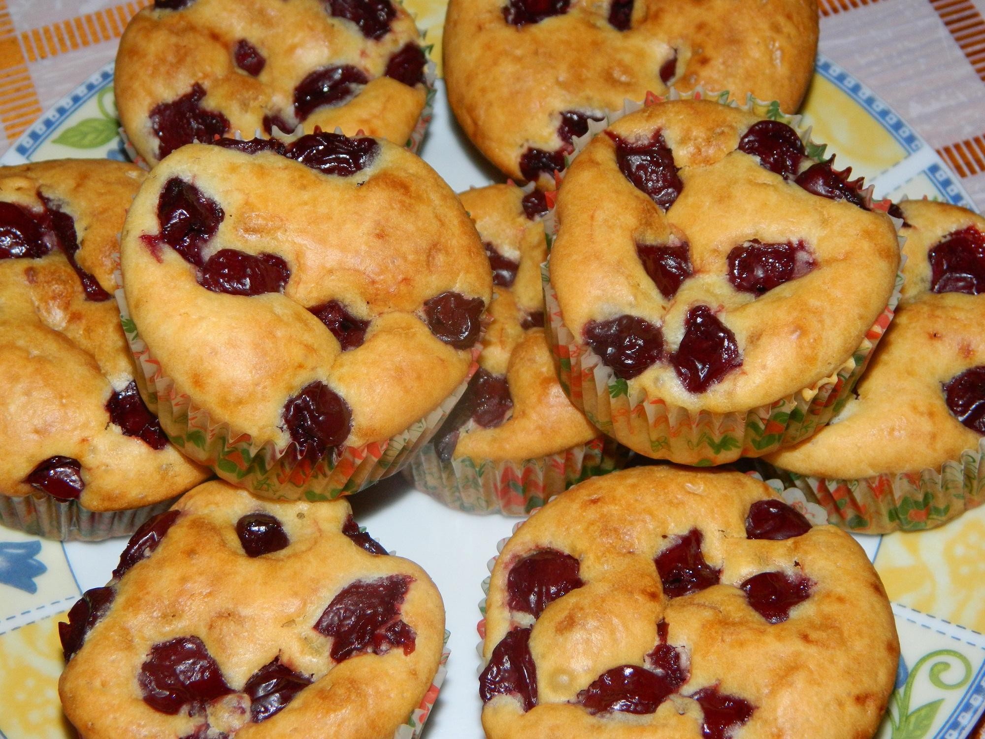 Waniliowe muffinki z wiśniami