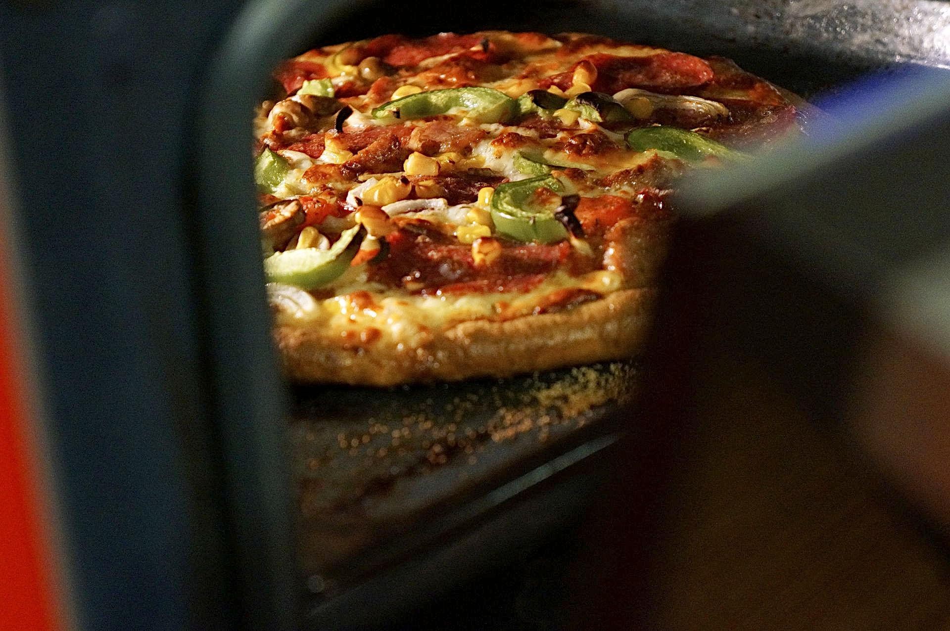 Pizza na cieście razowym