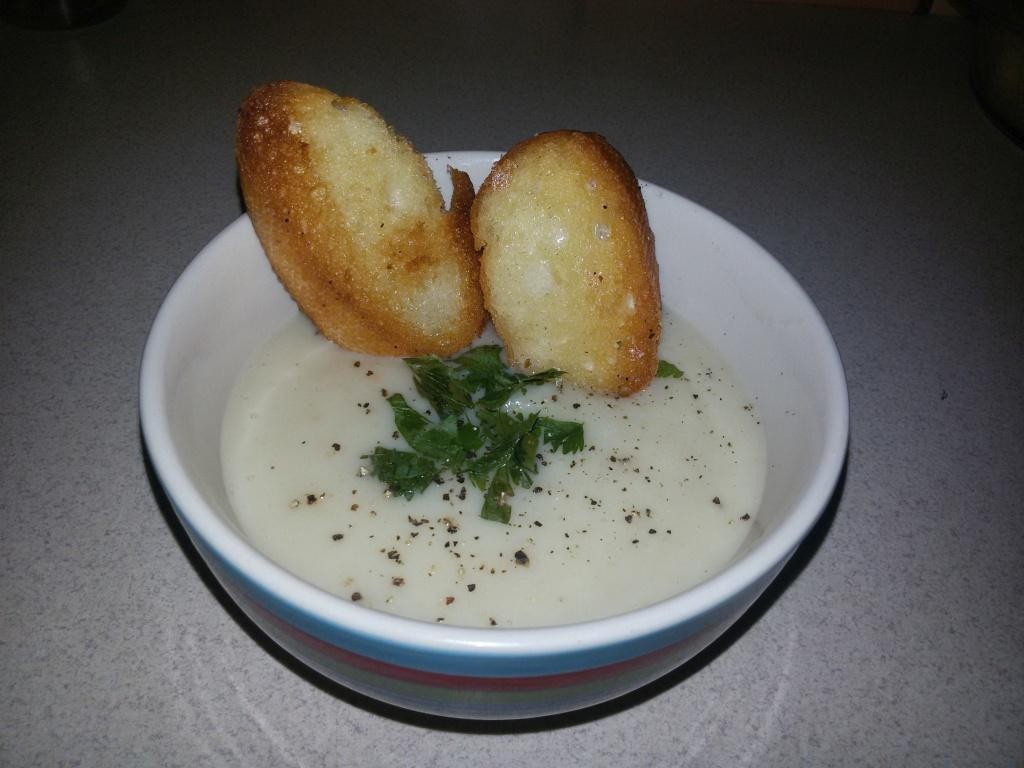 zupa krem z selera z grzankami