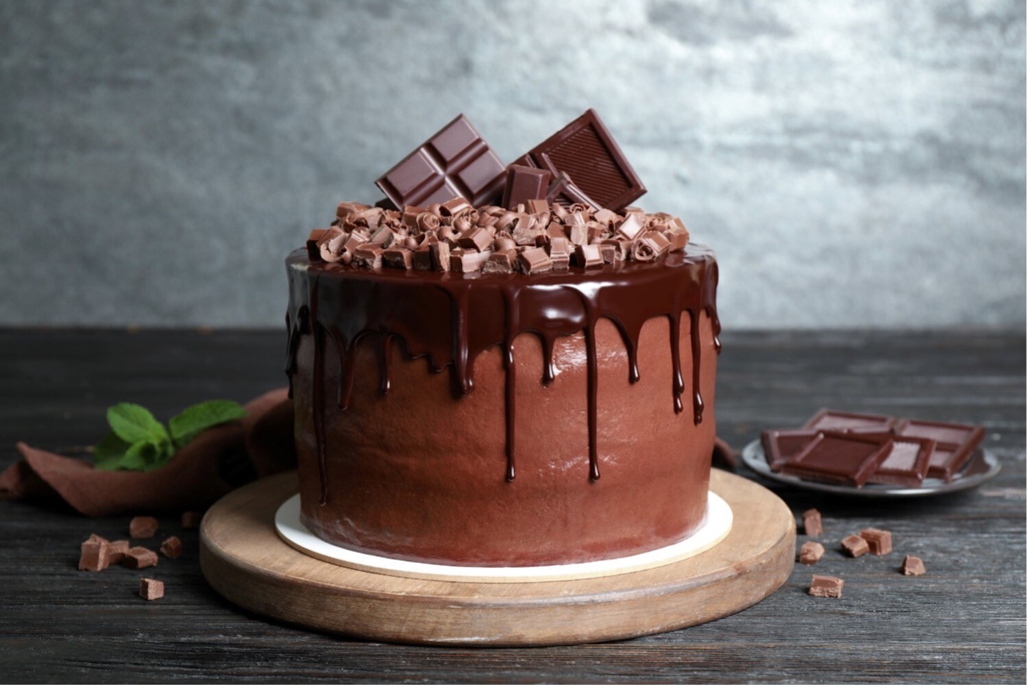Jak zrobić dekoracje z czekolady na tort?