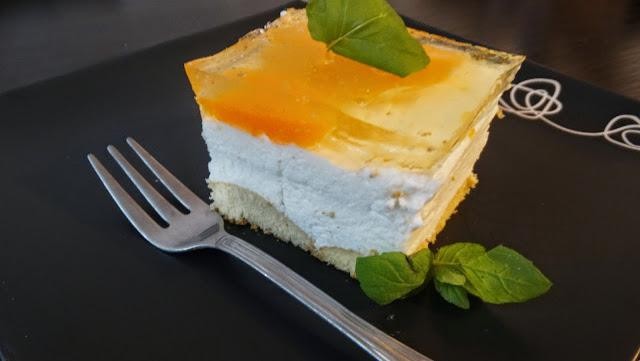 Ciasta z owocami i galaretka