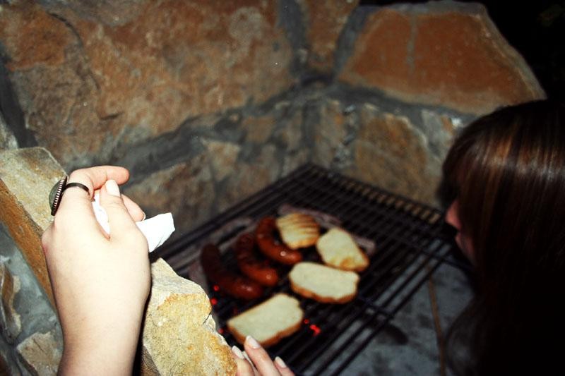 Jak wydobyć pełnie smaku z grillowanej kiełbasy?