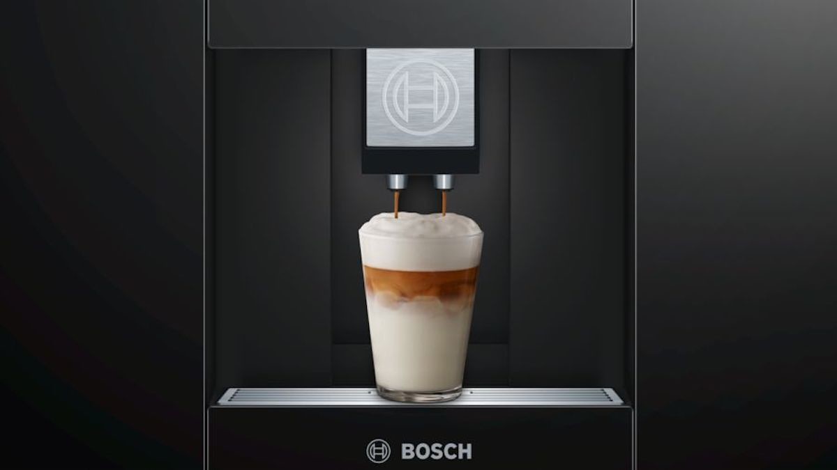 Ekspres ciśnieniowy marki Bosch sam dba o usuwanie resztek mleka